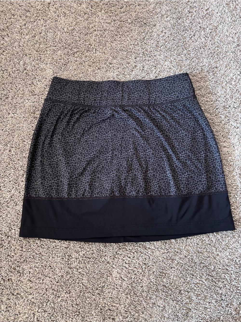 Columbia Black/Gray Patterned Athleisure Hiking Golf Tennis Skort Women’s M